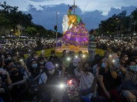 Raja Thailand Didemo, Protes Besar Kepung Bangkok