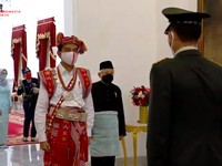 Jokowi Pakai Baju Adat NTT, Ma'ruf Amin Pilih Busana Melayu