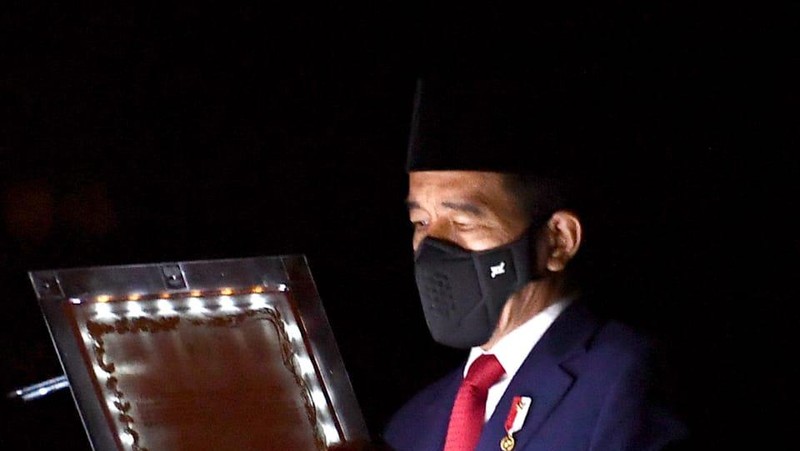 Presiden Jokowi Pimpin Apel Kehormatan dan Renungan Suci di TMP Kalibata (BPMI Setpres/Rusman)