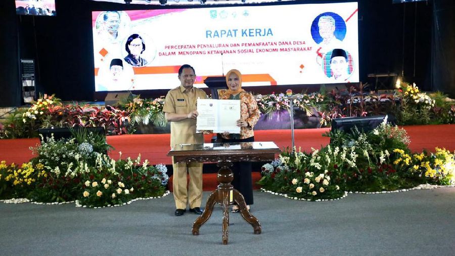 Mendagri Tito Karnavian dan Dirut Pertamina Nicke Widyawati saat acara penandatanganan nota kesepakatan bersama untuk memperluas pelayanan BBM dan LPG melalui pengadaan Pertashop di desa-desa wilayah Indonesia  pada Februari  2020 lalu.