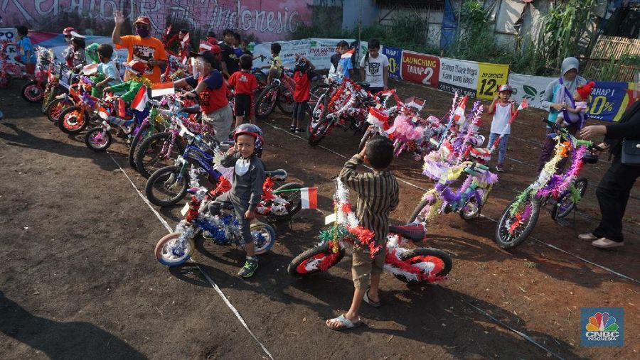 Pawai sepeda hias 17-an (CNBC Indonesia/Muhammad Sabki)
