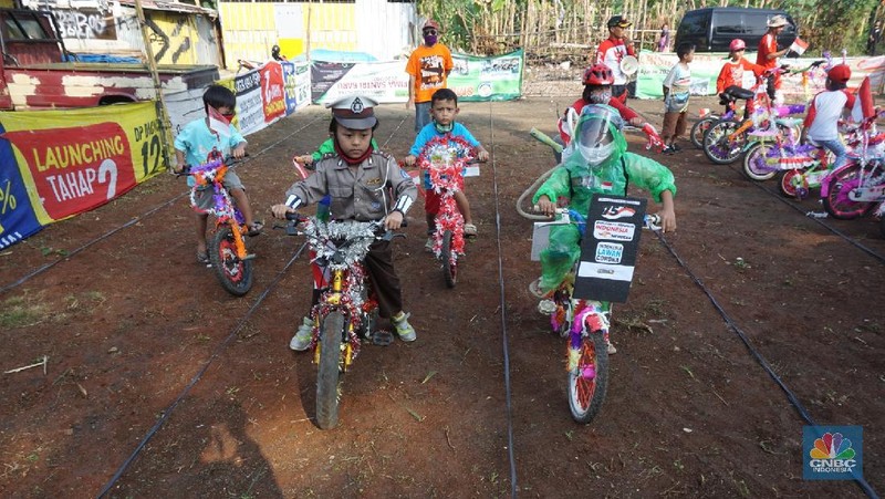 Pawai sepeda hias 17-an (CNBC Indonesia/Muhammad Sabki)