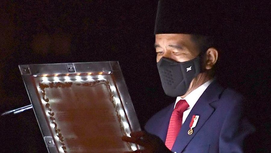 Presiden Jokowi Pimpin Apel Kehormatan dan Renungan Suci di TMP Kalibata (BPMI Setpres/Rusman)