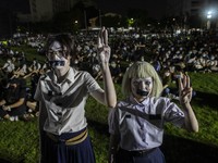 Resesi, Raja Thailand 'Digoyang' Protes
