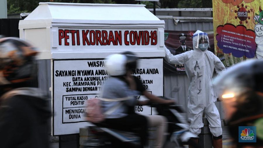 Replika peti mati jenazah pasien virus Corona (COVID-19)  di Kemang Jakarta Selatan (CNBC Indonesia/ Muhammad Sabki)