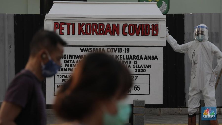 Replika peti mati jenazah pasien virus Corona (COVID-19)  di Kemang Jakarta Selatan (CNBC Indonesia/ Muhammad Sabki)