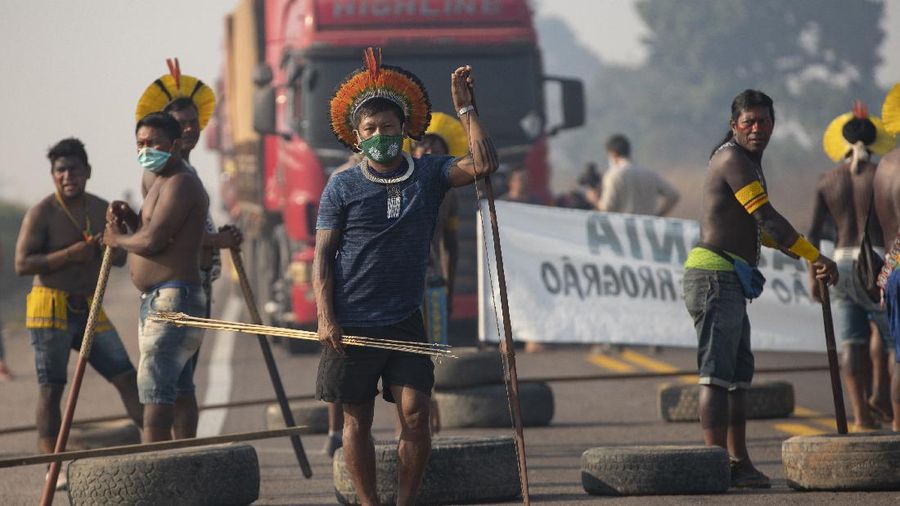 Kayapo Indigenous block highway BR-163y near Novo Progresso, Para state, Brazil, Monday, Aug. 17, 2020. Protesters blocked the road to pressure Brazilian President Jair Bolsonaro to better shield them from COVID-19, to extend damages payments for road construction near their land, and to consult them on a proposed railway to transport soybeans and corn. (AP Photo/Andre Penner)