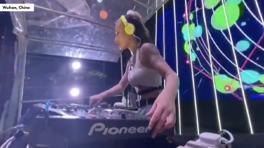 Wuhan Pool Party (Tangkapan Layar Youtube)