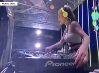 Covid Give Away! Meski Dilarang, 2.500 Orang Gelar Rave Party