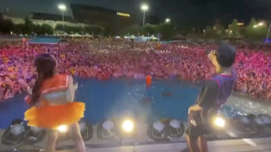 Wuhan Pool Party (Tangkapan Layar Youtube)