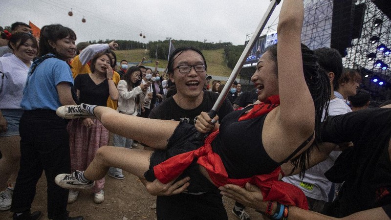 China gelar festival musik ditengah pandemi Covid-19. (AP/Ng Han Guan)