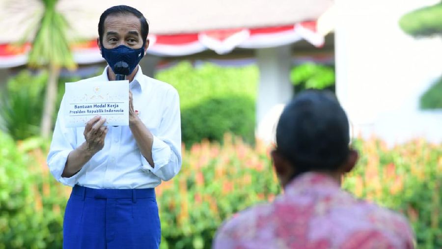 Pemberian bantuan modal kerja, di halaman tengah Istana Merdeka. (Foto: Muchlis Jr - Biro Pers Sekretariat Presiden )
