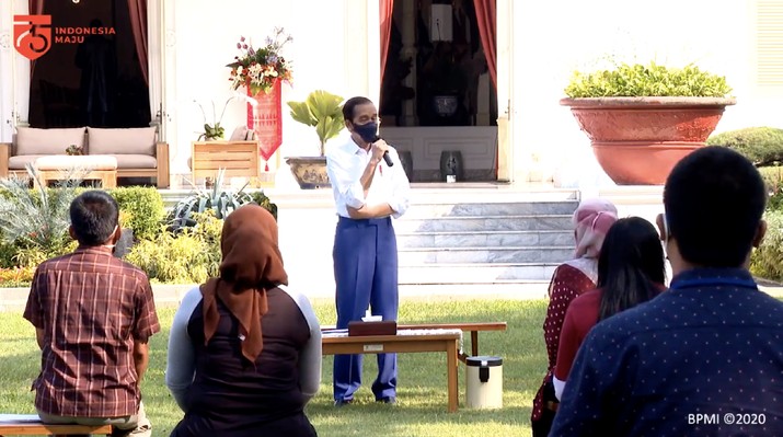 Pemberian Bantuan Modal Kerja, Halaman Tengah Istana Merdeka. (Dok: Tangkapan layar Sekretariat Presiden) Pemberian Bantuan Modal Kerja, Halaman Tengah Istana Merdeka. (Dok: Tangkapan layar Sekretariat Presiden)