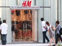 Ada Unsur Kerja Paksa, H&M 'Cerai' dari Pemasok Benang China