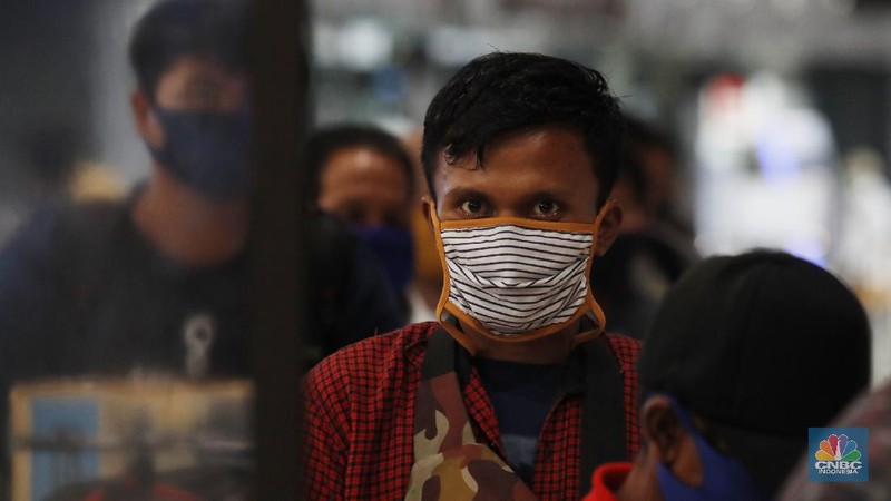 Penumpang pesawat mengalami lonjakan selama periode libur panjang pekan ini. (CNBC Indonesia/Tri Susilo)