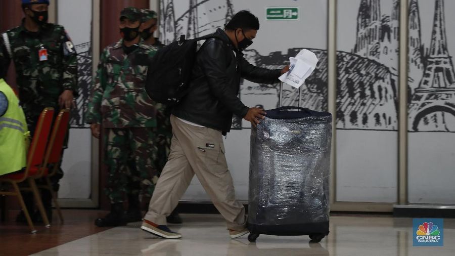 Penumpang pesawat mengalami lonjakan selama periode libur panjang pekan ini. (CNBC Indonesia/Tri Susilo)