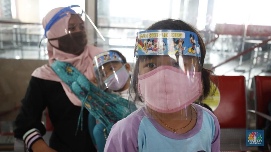 Penumpang pesawat mengalami lonjakan selama periode libur panjang pekan ini. (CNBC Indonesia/Tri Susilo)