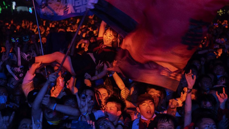 Attendees enjoy themselves during the Hello Chongli-Thaiwoo Midi Music Season held in Chongli in northern China's Hebei Province on Sunday, Aug. 16, 2020. Large scale events are returning with China having contained the coronavirus outbreak with majority of new cases being in travelers arriving from overseas. (AP Photo/Ng Han Guan)