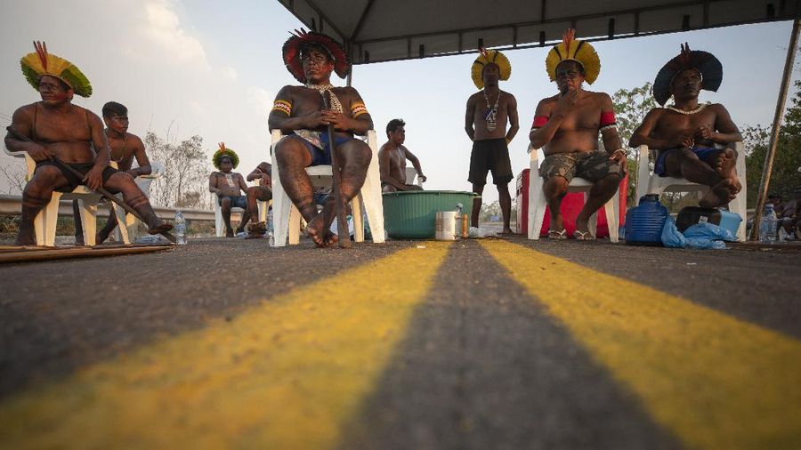 Kayapo men block highway BR-163 in protest, near Novo Progresso, Para state, Brazil, Thursday, Aug. 20, 2020. The protesters blocked the road to pressure Brazilian President Jair Bolsonaro to better protect them from COVID-19, to extend damages payments for road construction near their land, and to consult them on a proposed railway to transport soybeans and corn. (AP Photo/Andre Penner)
