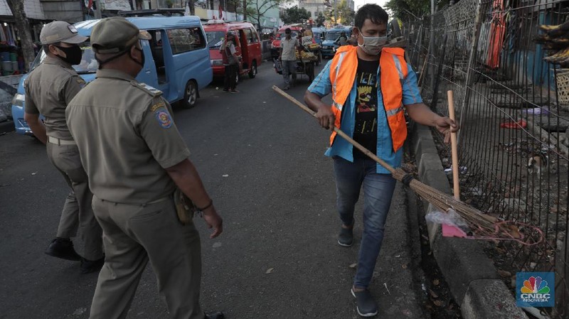 Penertiban Masker (CNBC Indonesia/Muhammad Sabki)