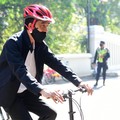 Covid RI Naik Pasca Libur vs Lepas Masker Jokowi, Kudu Piye?