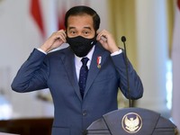 Titah Jokowi ke Kapolri Hingga Anies Cs: Kawal Warga 'Nakal'