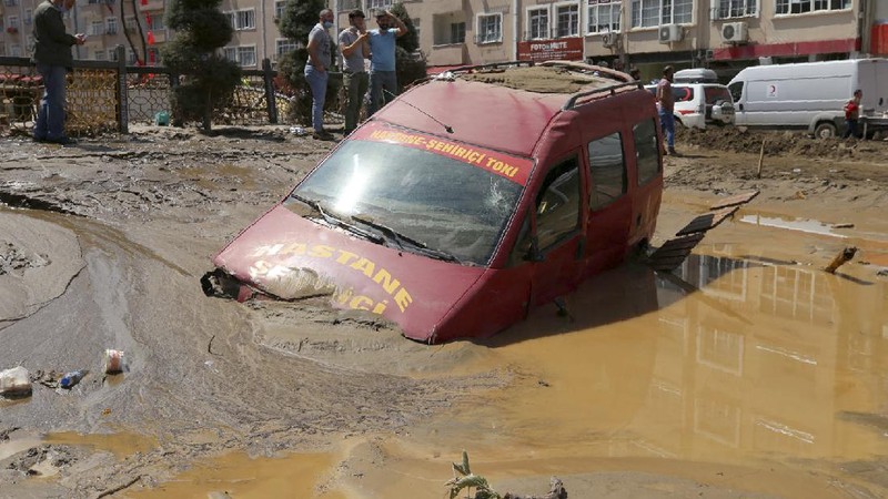 Banjir bandang landa timur laut Turki. AP/
