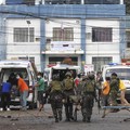 Bom meledak di sebuah kota selatan Filipina pada hari Senin (24/8/20), menewaskan beberapa tentara dan melukai militer lainnya. (AP/NICKEE BUTLANGAN)