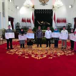Cerita Pedagang Pecel Terima Banpres Produktif Dari Jokowi