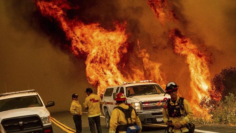 Kebakaran hutan di AS.  (AP/Noah Berger)