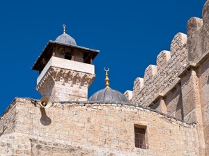 Pemukim Israel Serang Jemaah Masjid di Tepi Barat saat Salat
