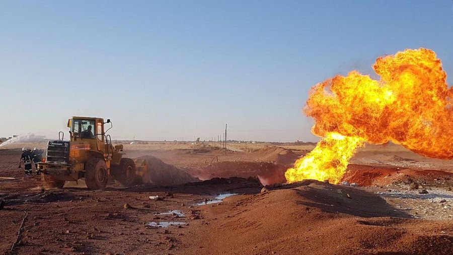 Sebuah ledakan menghantam pipa gas di pinggiran kota Damaskus, Suriah. AP/