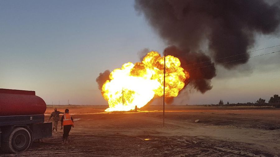Sebuah ledakan menghantam pipa gas di pinggiran kota Damaskus, Suriah. AP/