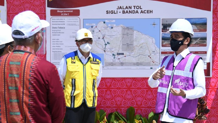 Jokowi resmikan Tol Pertama di Aceh. (Foto: Laily Rachev - Biro Pers Sekretariat Presiden) Jokowi resmikan Tol Pertama di Aceh. (Foto: Laily Rachev - Biro Pers Sekretariat Presiden)