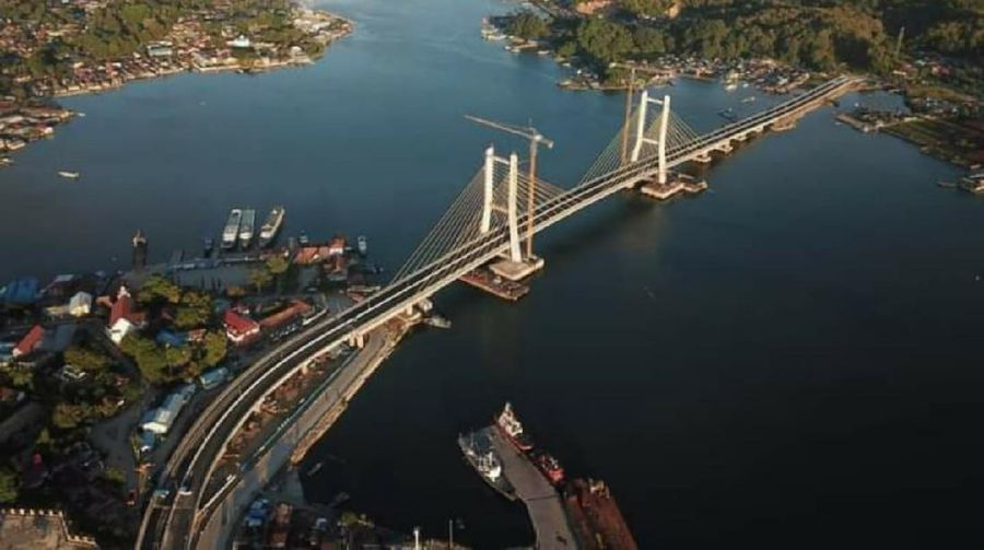 Kementerian Pekerjaan Umum dan Perumahan Rakyat (PUPR) melalui Balai Pelaksanaan Jalan Nasional (BPJN) XXI Kendari, Ditjen Bina Marga tengah menyelesaikan pembangunan Jembatan Teluk Kendari sepanjang 1,34 km yang menghubungkan kawasan Pelabuhan Kota Lama dengan Kecamatan Poasia di Kota Kendari, Provinsi Sulawesi Tenggara (Sultra). (Dok:PUPR)