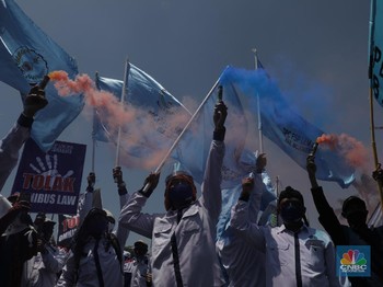 RUU Ciptaker Mau Disahkan DPR, Investor Masih 'Wait and See'