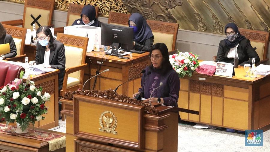 Menteri Keuangan Sri Mulyani menghadiri Rapat Paripurna DPR dengan agenda tanggapan Pemerintah terhadap Pandangan Fraksi atas RUU tentang P2 APBN TA 2019. (CNBC Indonesia/Muhammad Sabki)