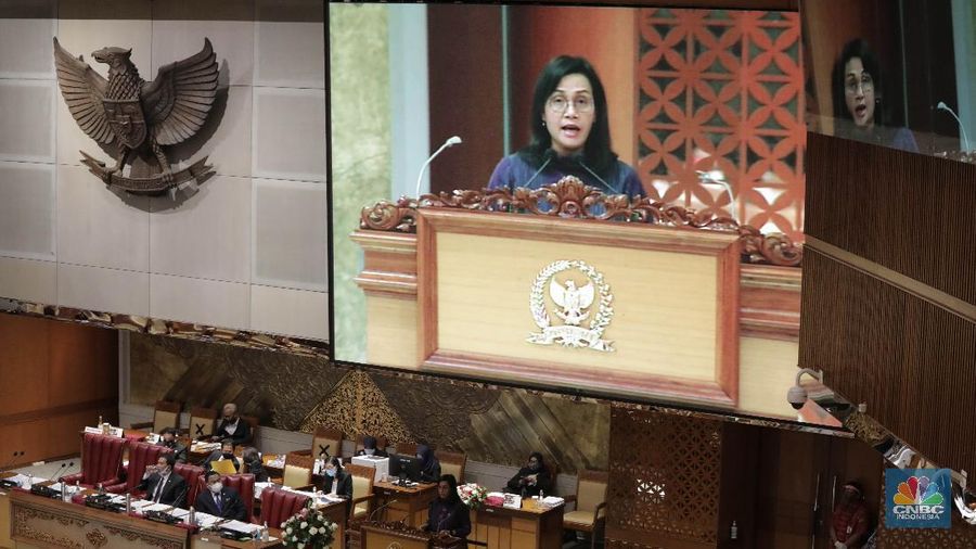 Menteri Keuangan Sri Mulyani menghadiri Rapat Paripurna DPR dengan agenda tanggapan Pemerintah terhadap Pandangan Fraksi atas RUU tentang P2 APBN TA 2019. (CNBC Indonesia/Muhammad Sabki)