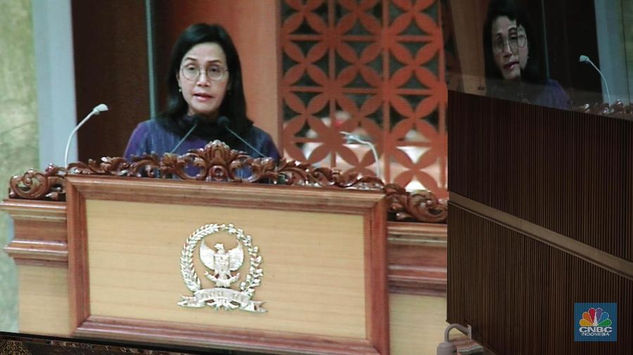 Menteri Keuangan Sri Mulyani menghadiri Rapat Paripurna DPR dengan agenda tanggapan Pemerintah terhadap Pandangan Fraksi atas RUU tentang P2 APBN TA 2019. (CNBC Indonesia/Muhammad Sabki)