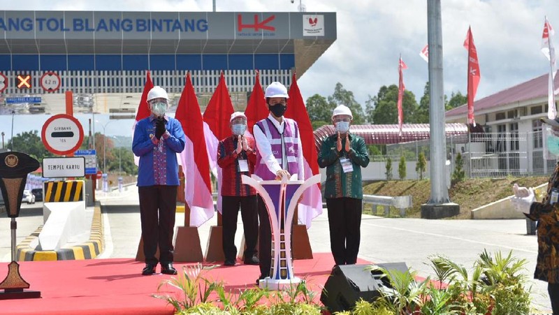 Presiden Jokowi meresmikan jalan Tol Banda Aceh-Sigli. (Dok: PUPR)