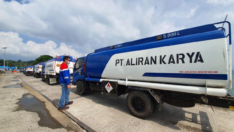 PT Pertamina (Persero) melalui Marketing Operation Region II Sumbagsel, meningkatkan stock BBM di Pulau Enggano, Kabupaten Bengkulu Utara. Dok: Pertamina