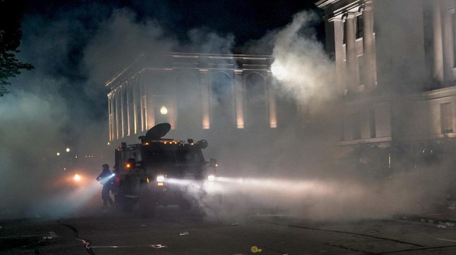 Unjuk rasa gerakan Black Lives Matter terkait dengan insiden penembakan masyarakat kulit hitam oleh polisi di beberapa negara bagian di Amerika Serikat kembali memanas. AP/Morry Gash