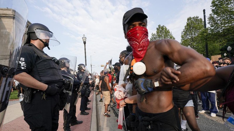 Unjuk rasa gerakan Black Lives Matter terkait dengan insiden penembakan masyarakat kulit hitam oleh polisi di beberapa negara bagian di Amerika Serikat kembali memanas. AP/Morry Gash