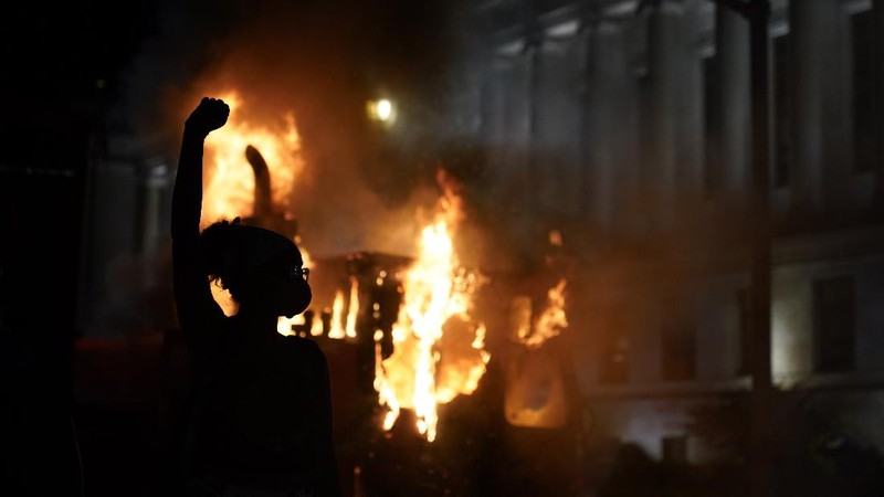 Unjuk rasa gerakan Black Lives Matter terkait dengan insiden penembakan masyarakat kulit hitam oleh polisi di beberapa negara bagian di Amerika Serikat kembali memanas. AP/Morry Gash