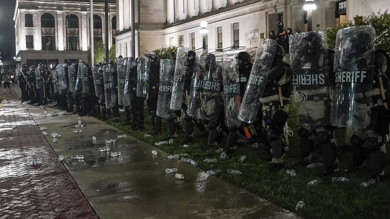 Unjuk rasa gerakan Black Lives Matter terkait dengan insiden penembakan masyarakat kulit hitam oleh polisi di beberapa negara bagian di Amerika Serikat kembali memanas. AP/Morry Gash