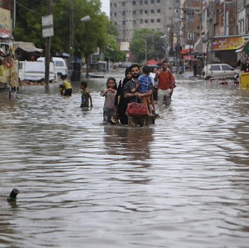 Banjir Hantam Pakistan, 90 Tewas & 1.000-an Rumah Rusak