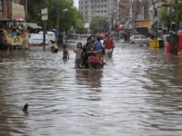 Banjir Hantam Pakistan, 90 Tewas & 1.000-an Rumah Rusak