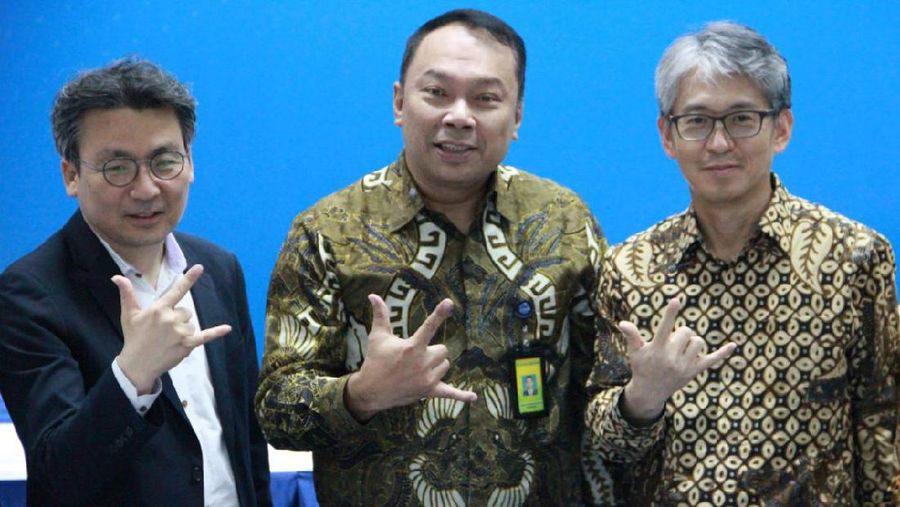 (Dari Kiri) Direktur Bukopin Ji  Kyu Jang, Direktur Utama Bukopin Rivan A. Purwantono dan Direktur Bukopin Jong Hwan Han