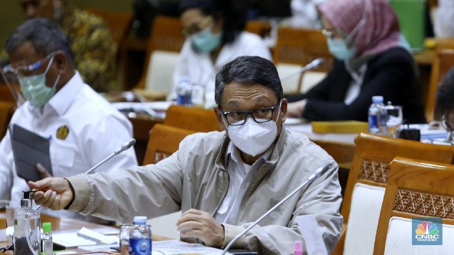 Menteri ESDM, Arifin Tasrif hadir Komisi VII DPR RI. (CNBC Indonesia/Muhammad Sabki)