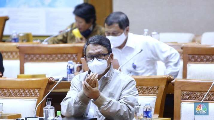 Menteri ESDM, Arifin Tasrif hadir Komisi VII DPR RI. (CNBC Indonesia/Muhammad Sabki) Menteri ESDM, Arifin Tasrif hadir Komisi VII DPR RI. (CNBC Indonesia/Muhammad Sabki)